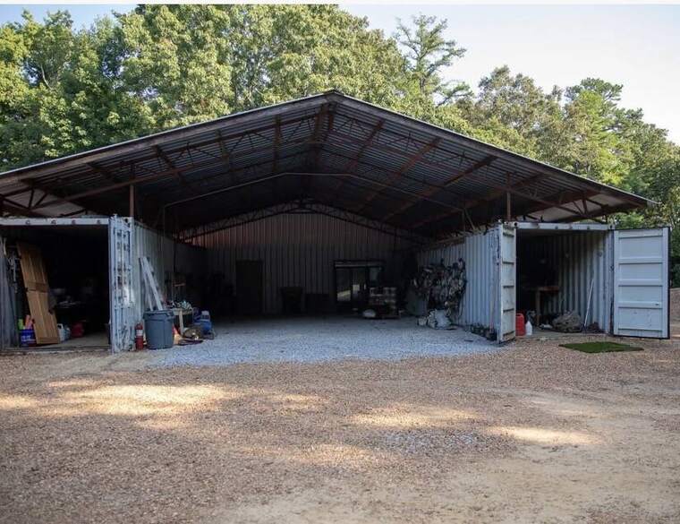 Kudzu Bluff lodge and property