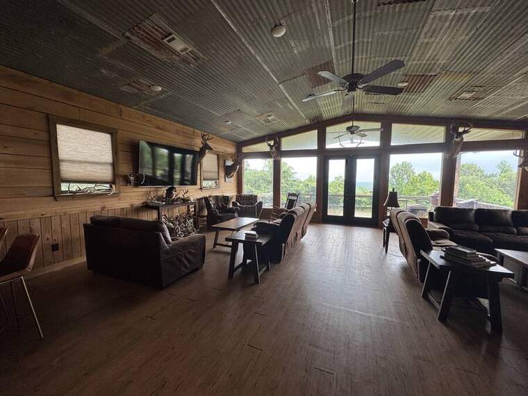 Kudzu Bluff lodge and property